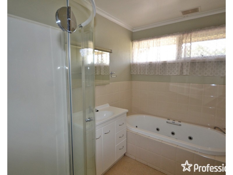 49 Pembroke Road, Mooroolbark VIC 3138
