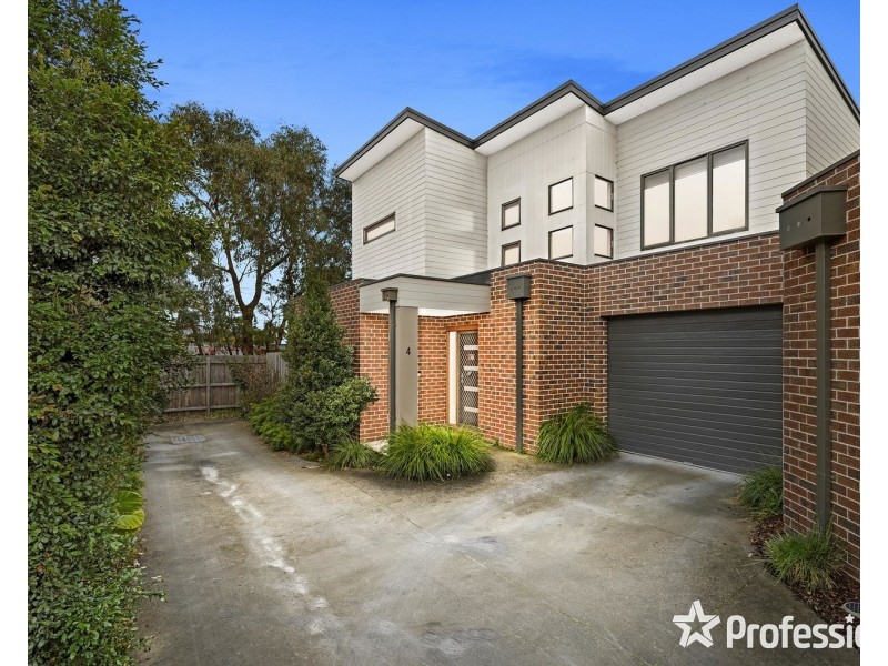 4 Brennan Close, Mooroolbark VIC 3138