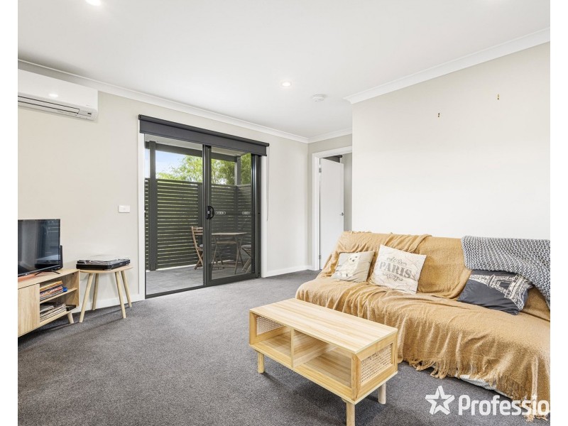 4 Brennan Close, Mooroolbark VIC 3138