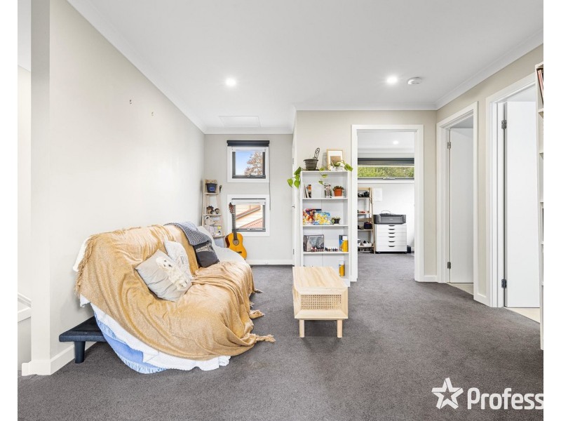 4 Brennan Close, Mooroolbark VIC 3138