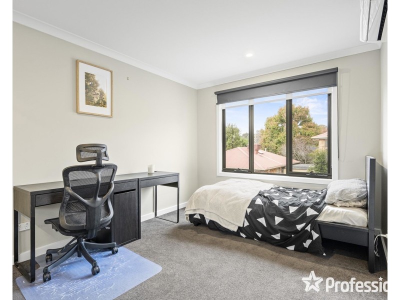 4 Brennan Close, Mooroolbark VIC 3138