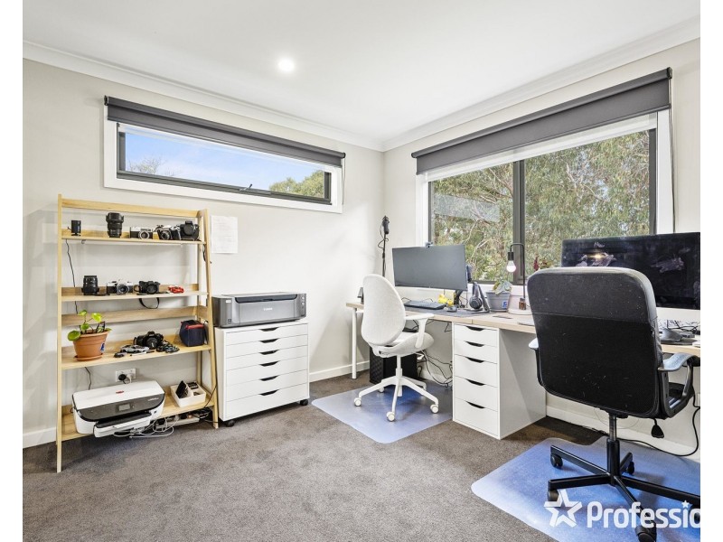 4 Brennan Close, Mooroolbark VIC 3138