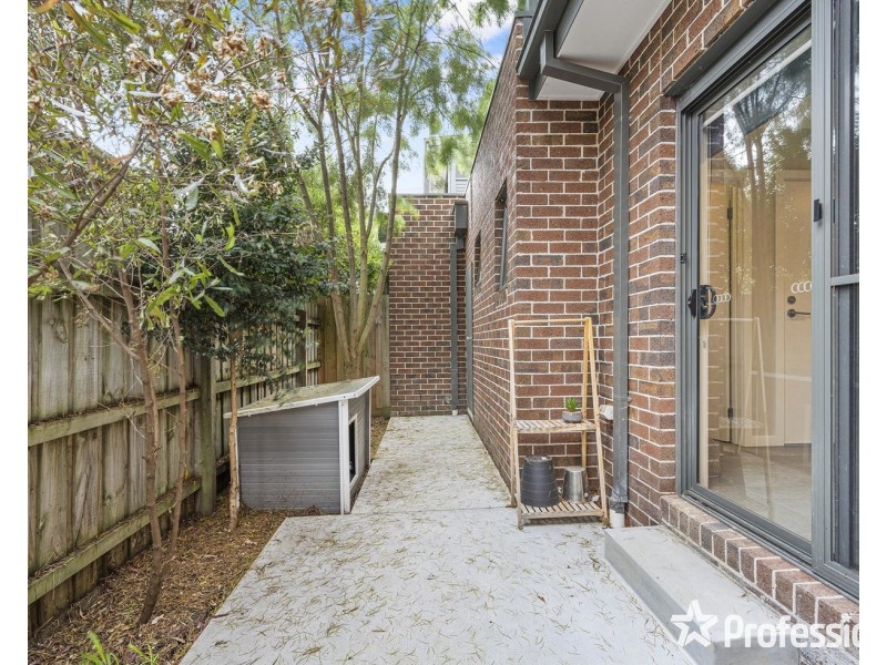 4 Brennan Close, Mooroolbark VIC 3138