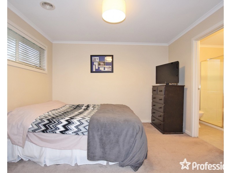 2/4 Thornton Court, Mooroolbark VIC 3138