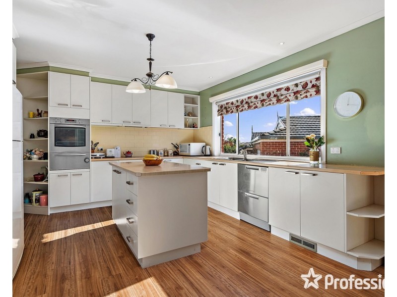 9 Harmony Close, Lilydale VIC 3140