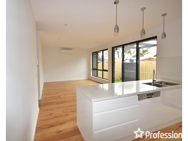 2/3 Glen Dhu Road, Kilsyth VIC 3137