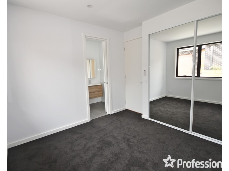 2/3 Glen Dhu Road, Kilsyth VIC 3137