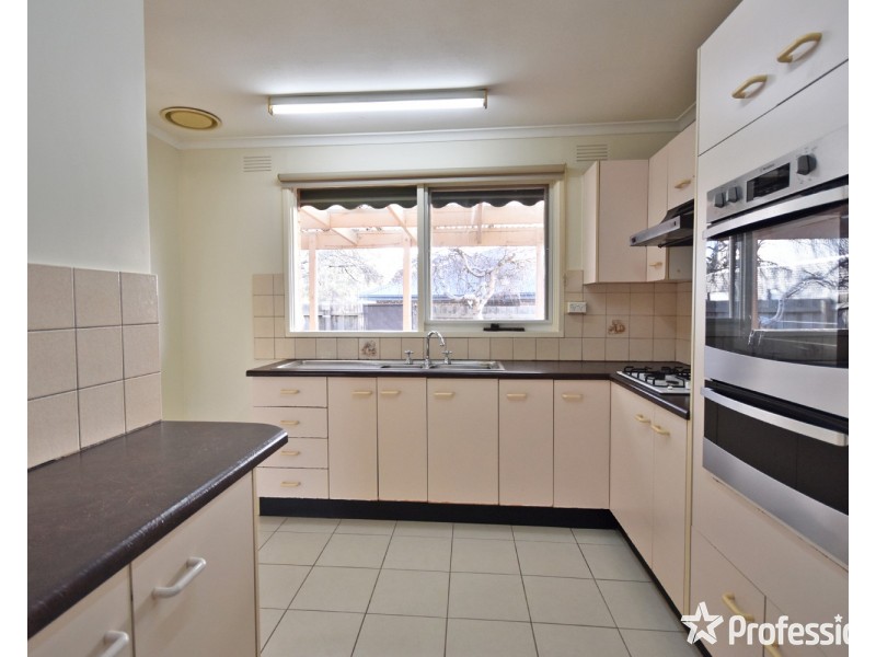 1/13 Terrigal Crescent, Kilsyth VIC 3137