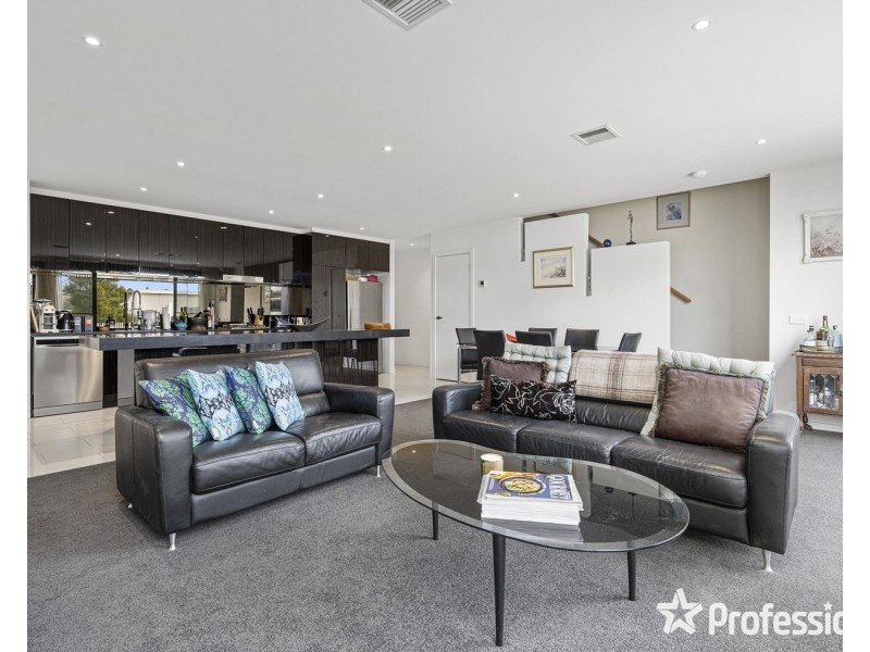 7 Bardaster Boulevard, Chirnside Park VIC 3116