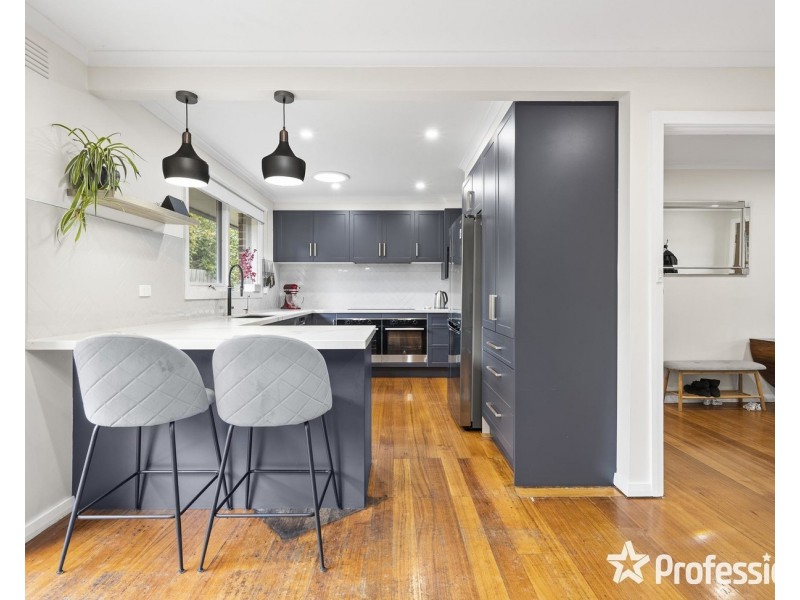 18 Taylors Road, Croydon VIC 3136