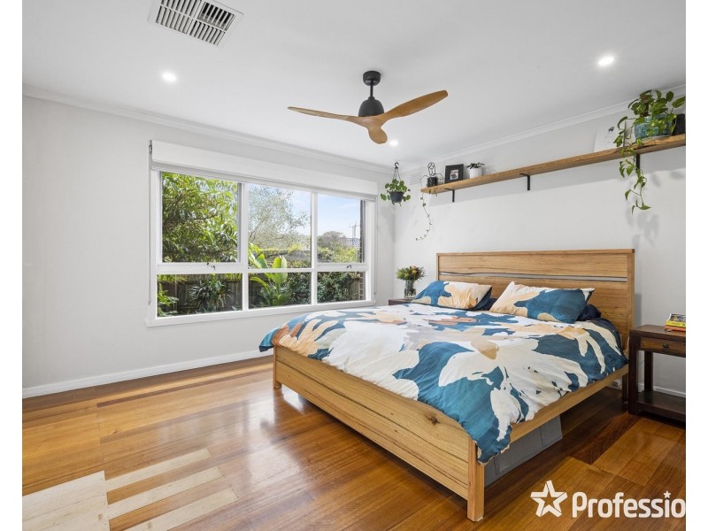 18 Taylors Road, Croydon VIC 3136