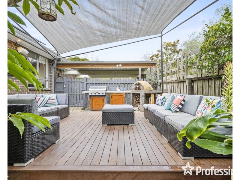 18 Taylors Road, Croydon VIC 3136