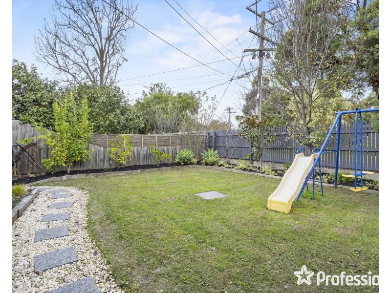 18 Taylors Road, Croydon VIC 3136