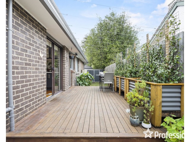 18 Taylors Road, Croydon VIC 3136