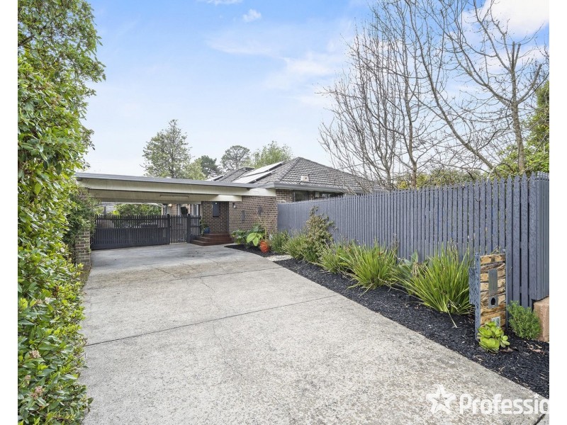 18 Taylors Road, Croydon VIC 3136