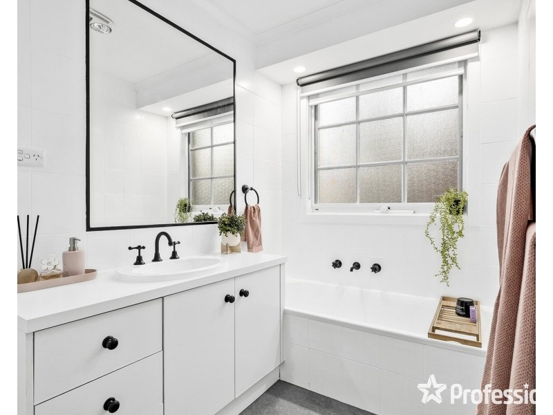 2 Gould Place, Mooroolbark VIC 3138