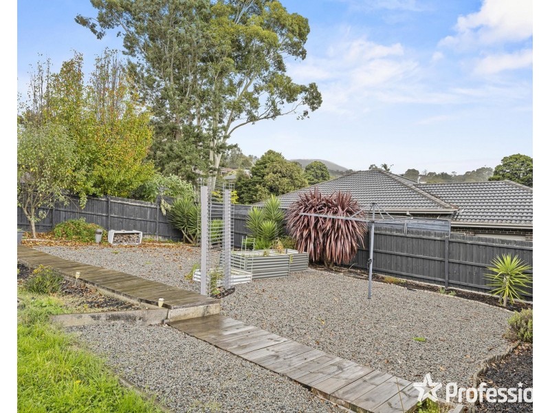 24 Bristol Court, Kilsyth VIC 3137