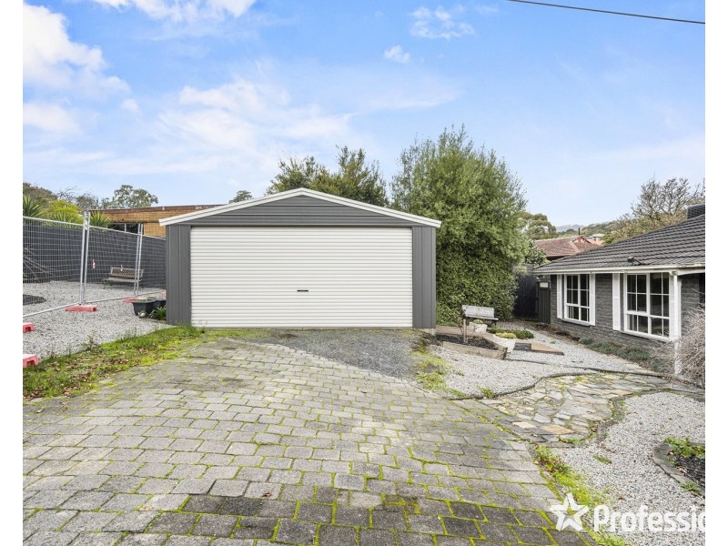 24 Bristol Court, Kilsyth VIC 3137