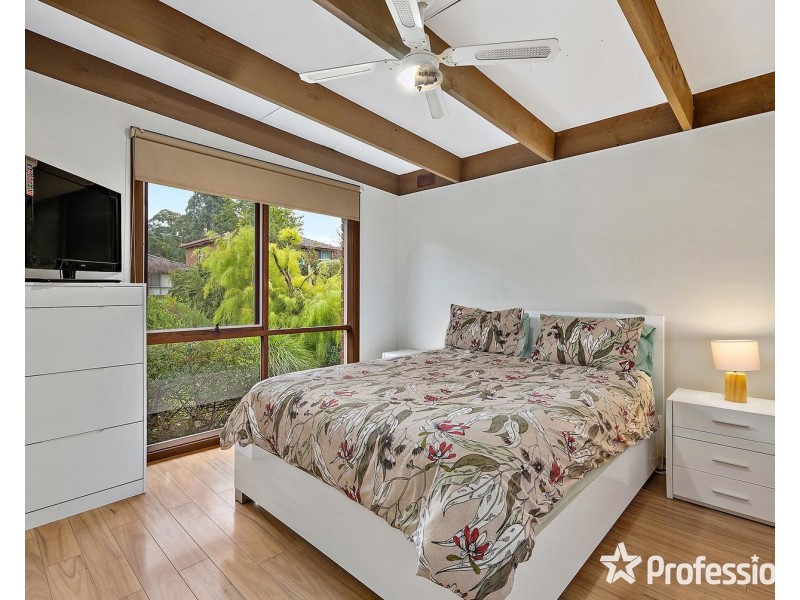 8 Nambour Drive, Mooroolbark VIC 3138