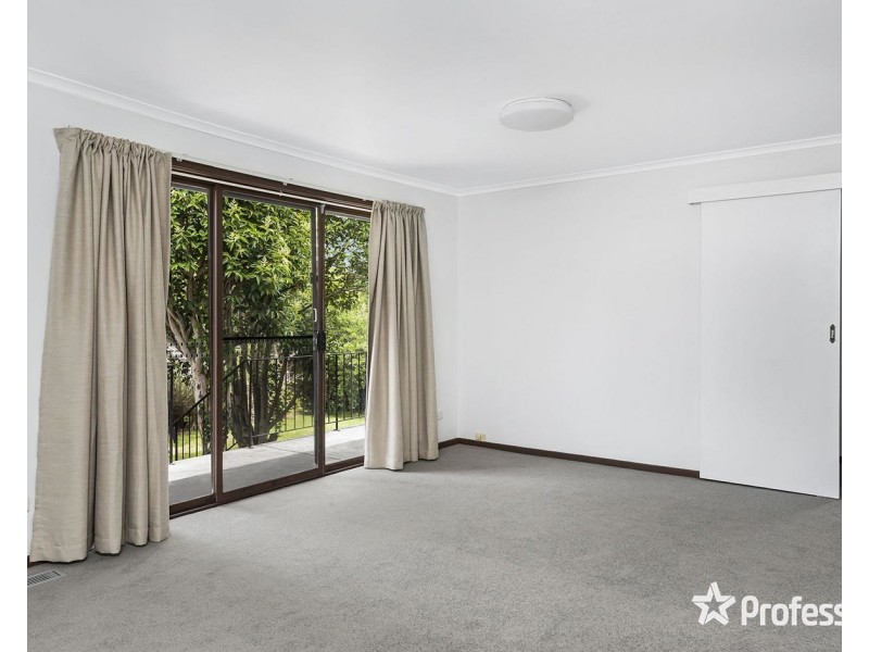 97 Hawthory Road, Kilsyth VIC 3137