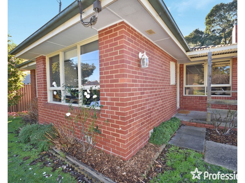 30 Binbrook Drive, Croydon VIC 3136