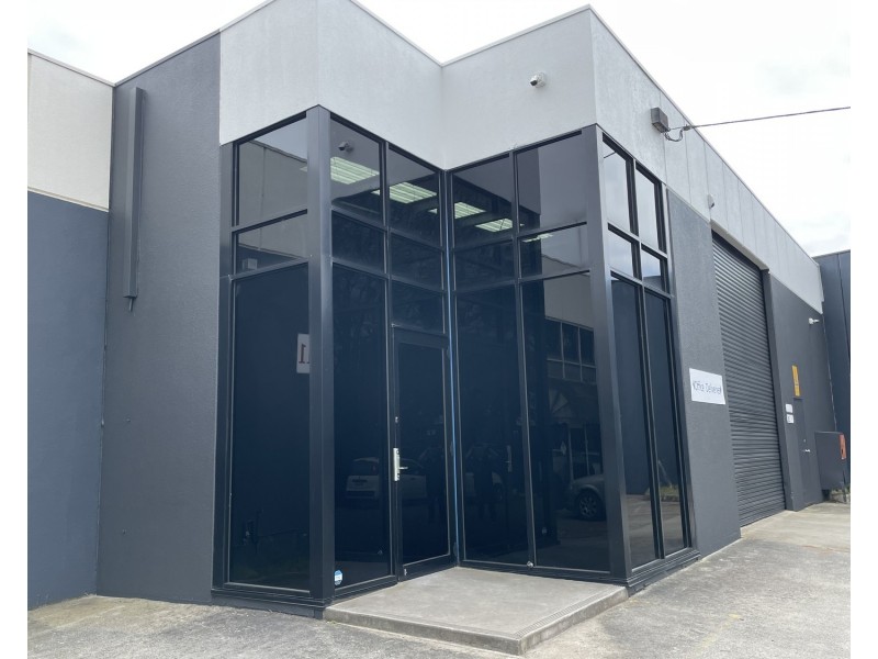 2/11 Nicole Close, Bayswater North VIC 3153