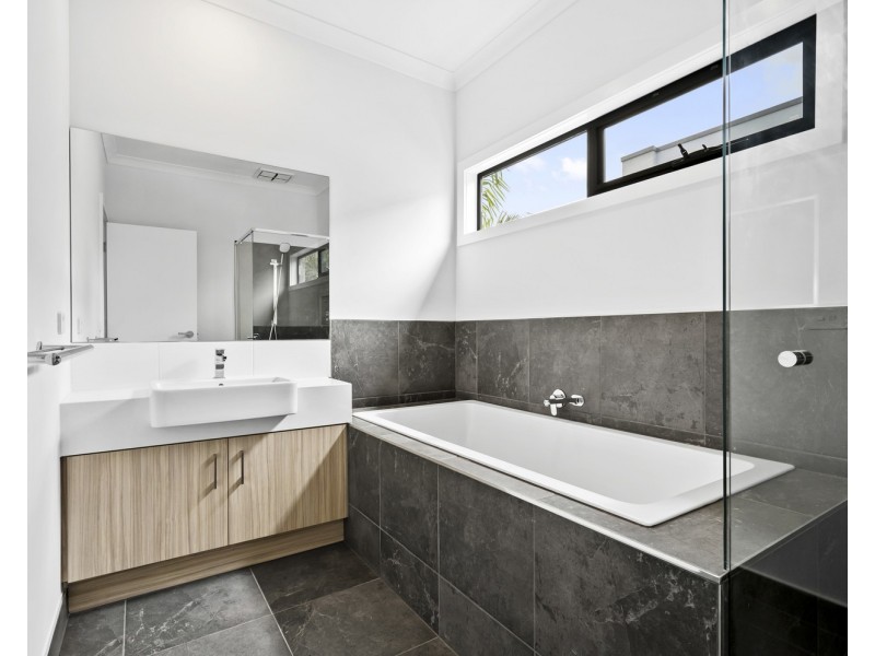 2 Lotus Court, Mooroolbark VIC 3138