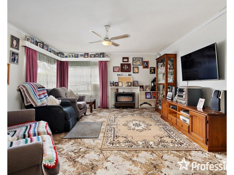 10 Saxon Drive, Mooroolbark VIC 3138