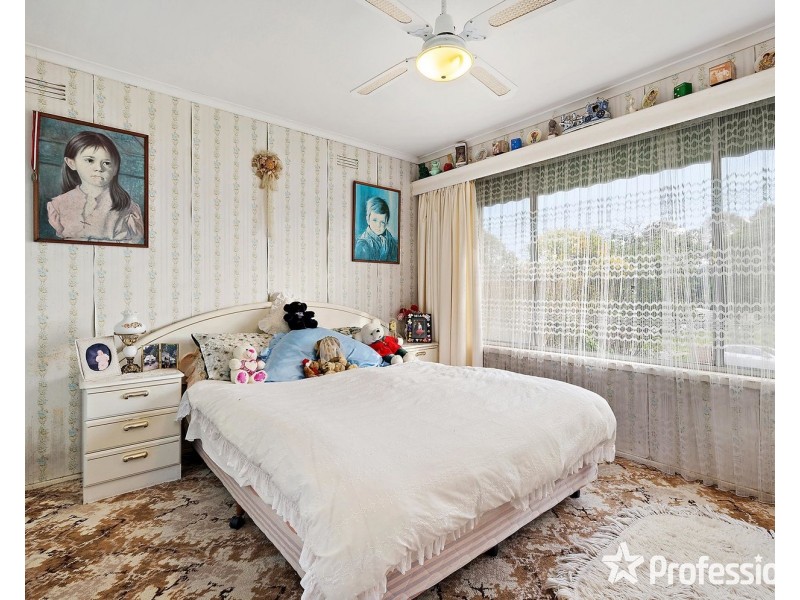 10 Saxon Drive, Mooroolbark VIC 3138