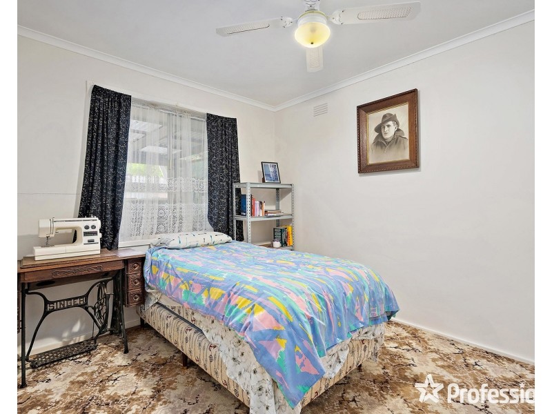 10 Saxon Drive, Mooroolbark VIC 3138