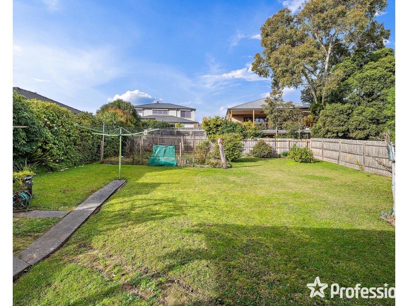 10 Saxon Drive, Mooroolbark VIC 3138