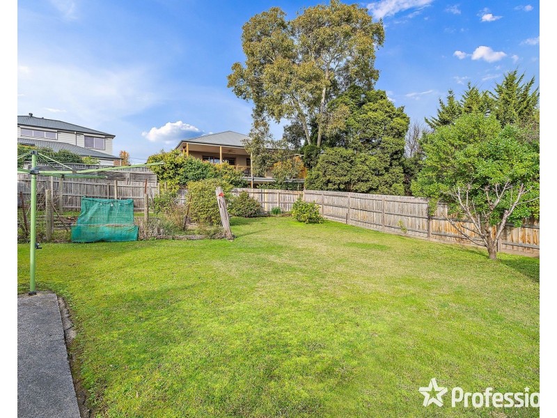 10 Saxon Drive, Mooroolbark VIC 3138