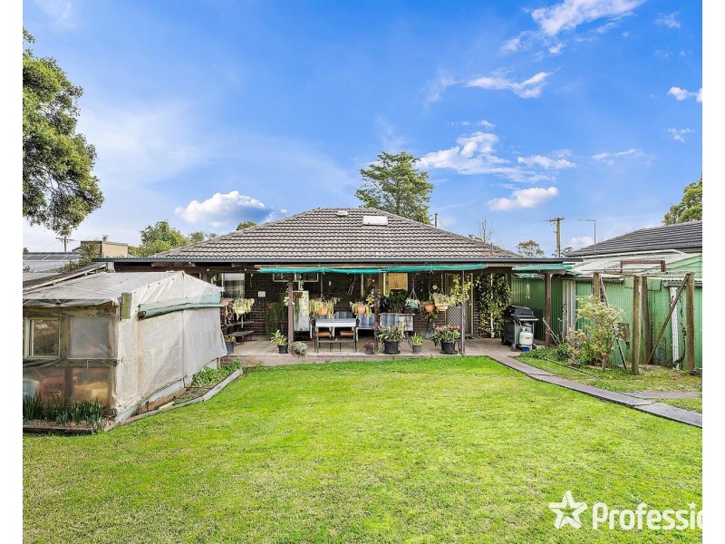 10 Saxon Drive, Mooroolbark VIC 3138