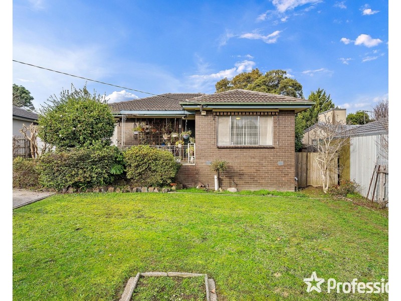 10 Saxon Drive, Mooroolbark VIC 3138