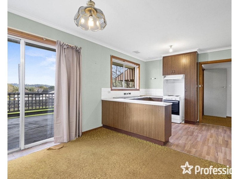 73 Manchester Road, Mooroolbark VIC 3138