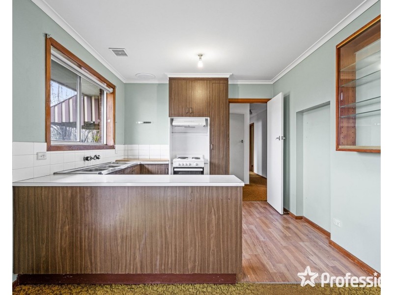 73 Manchester Road, Mooroolbark VIC 3138