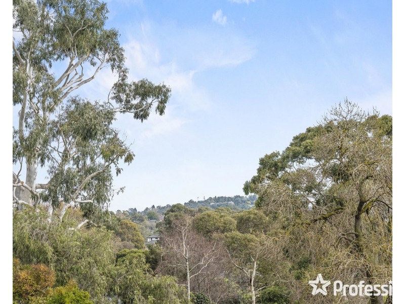 73 Manchester Road, Mooroolbark VIC 3138