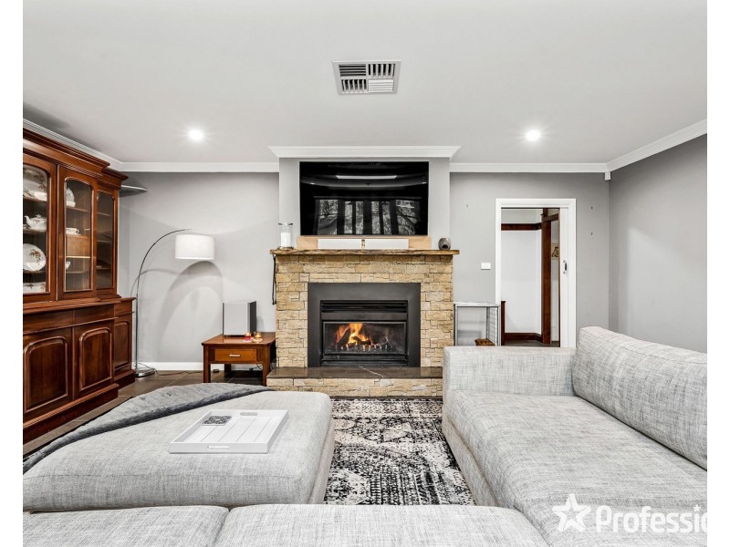 16 Charles Road, Lilydale VIC 3140