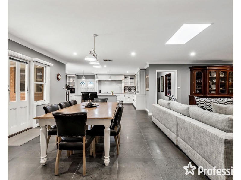 16 Charles Road, Lilydale VIC 3140