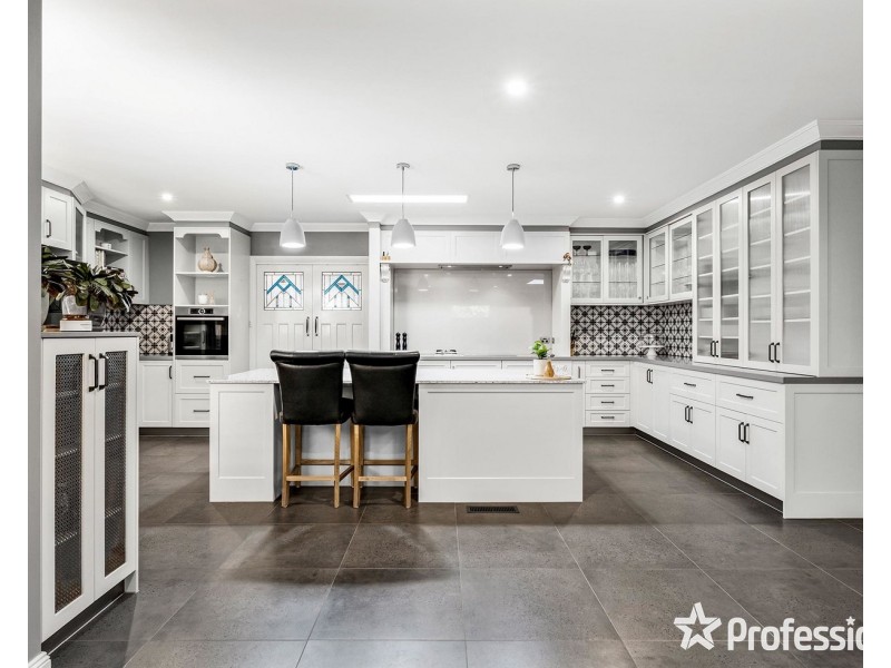 16 Charles Road, Lilydale VIC 3140