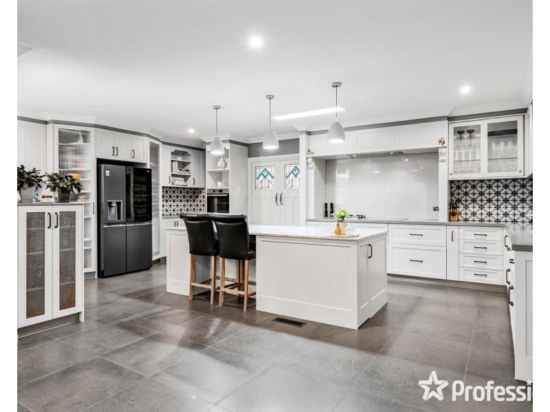 16 Charles Road, Lilydale VIC 3140