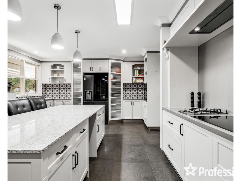 16 Charles Road, Lilydale VIC 3140