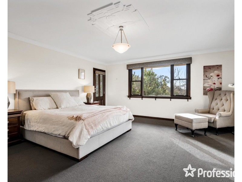 16 Charles Road, Lilydale VIC 3140