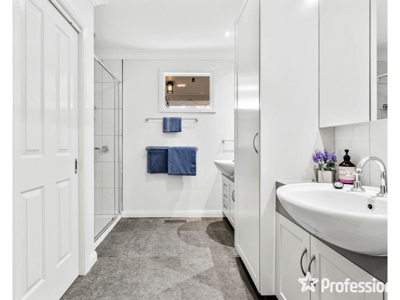16 Charles Road, Lilydale VIC 3140