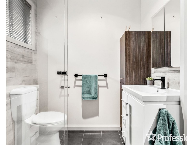 16 Charles Road, Lilydale VIC 3140