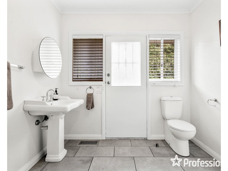 16 Charles Road, Lilydale VIC 3140