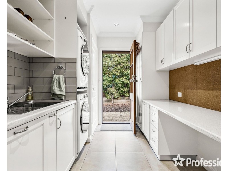 16 Charles Road, Lilydale VIC 3140