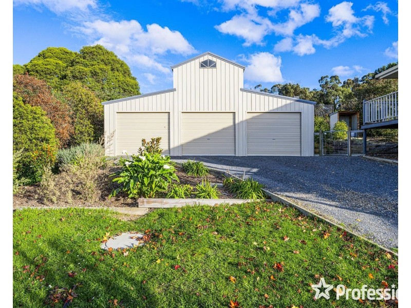 16 Charles Road, Lilydale VIC 3140