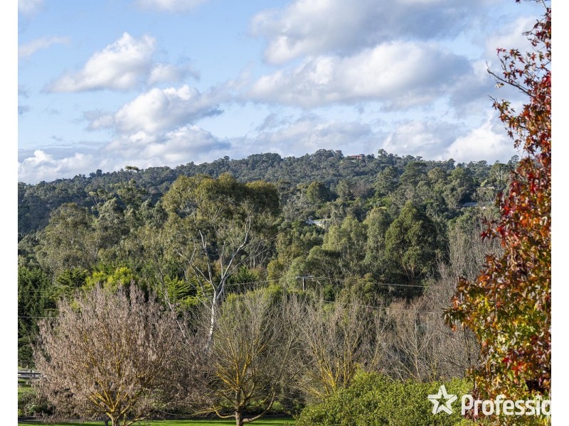 16 Charles Road, Lilydale VIC 3140