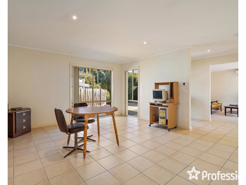 2/17 Abraham Drive, Croydon VIC 3136